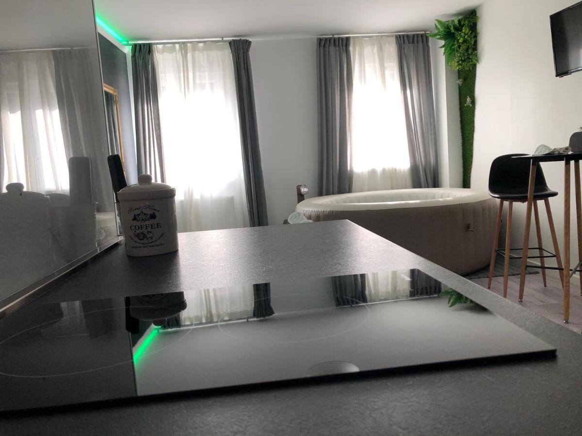 Apartment Zagreb Jacuzzi Luaran gambar