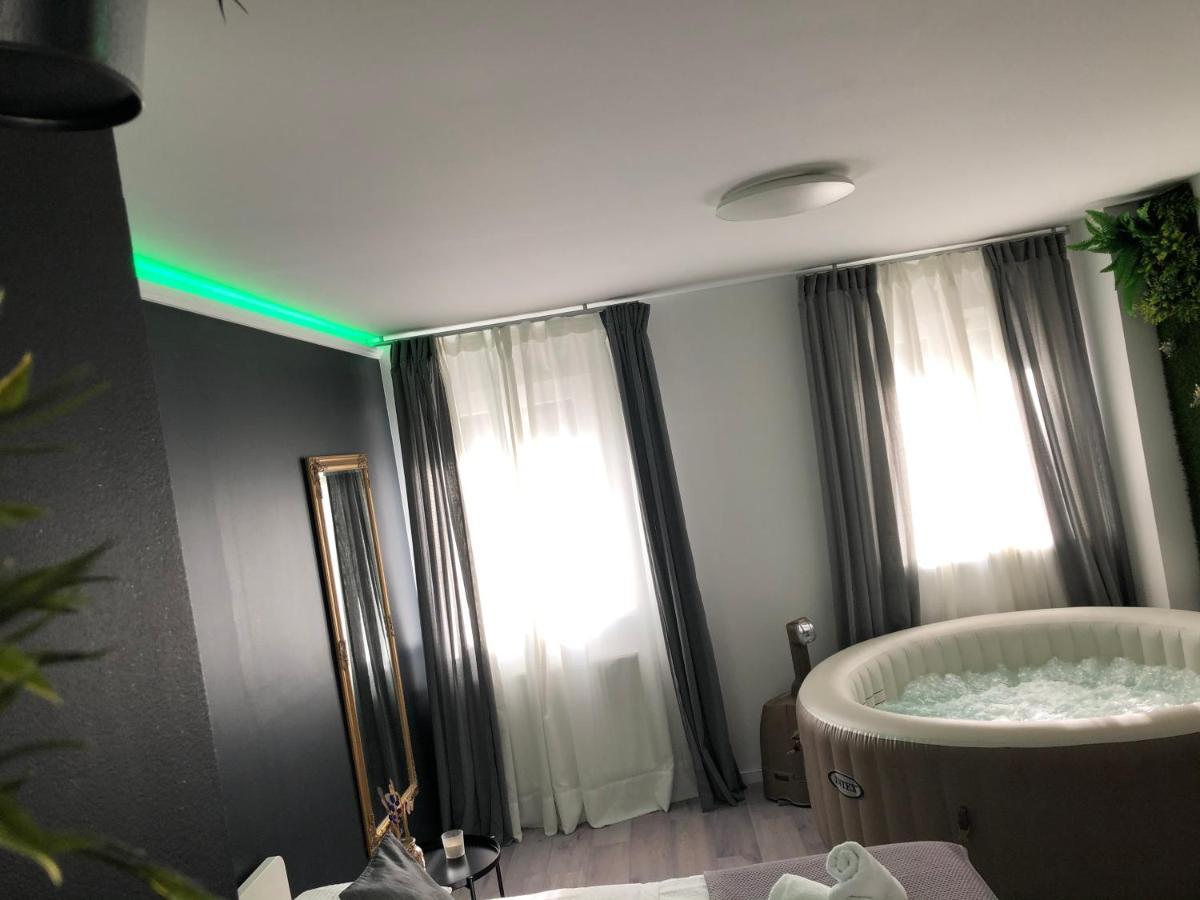 Apartment Zagreb Jacuzzi Luaran gambar