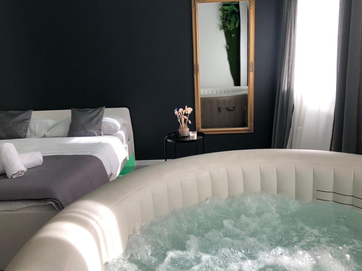 Apartment Zagreb Jacuzzi Luaran gambar