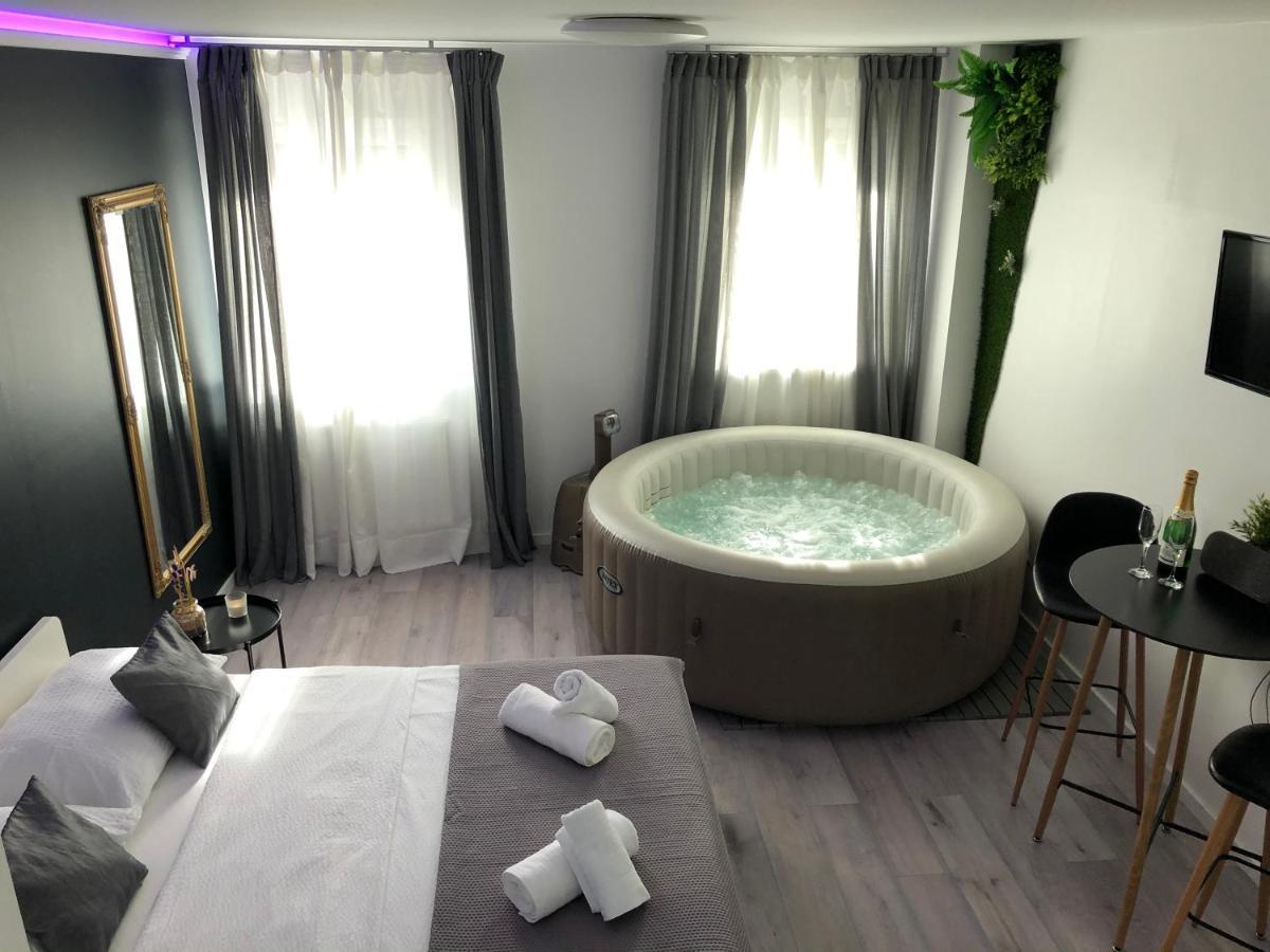 Apartment Zagreb Jacuzzi Luaran gambar