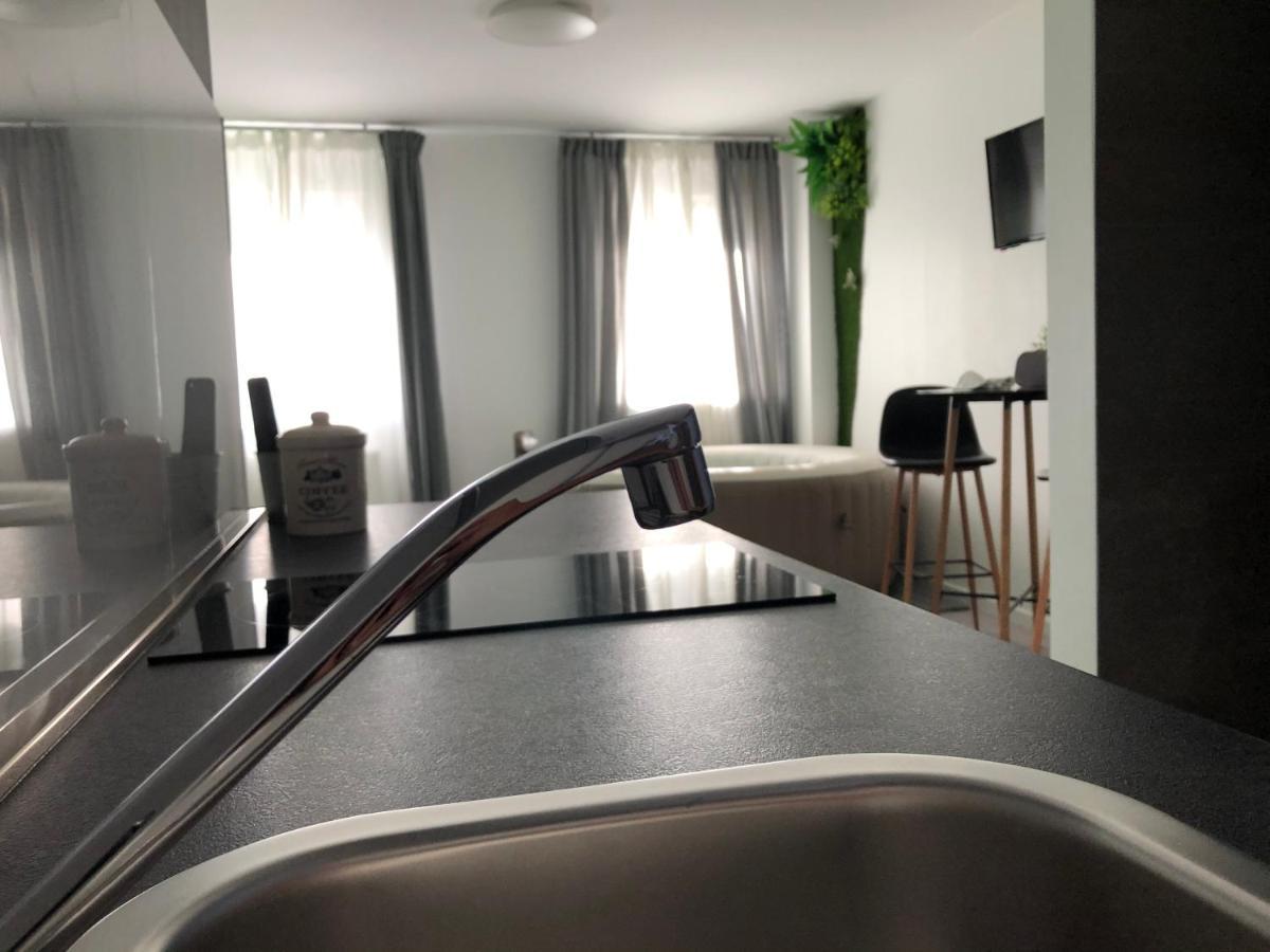 Apartment Zagreb Jacuzzi Luaran gambar