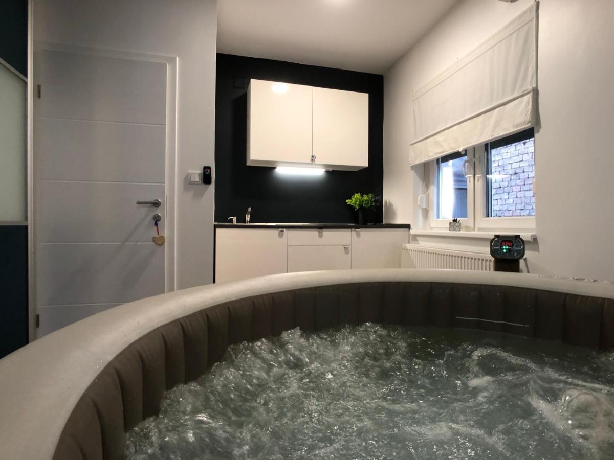 Apartment Zagreb Jacuzzi Luaran gambar