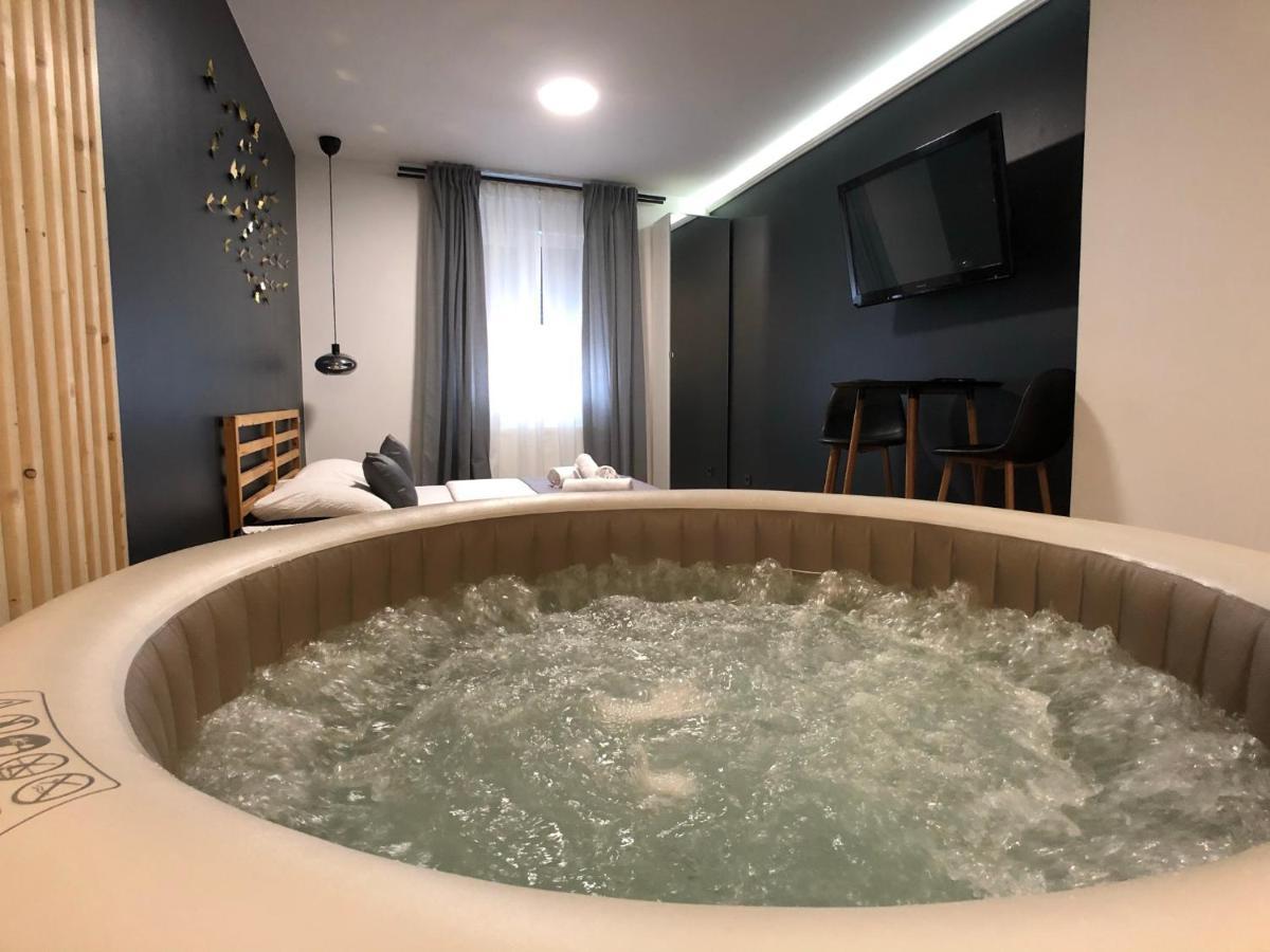 Apartment Zagreb Jacuzzi Luaran gambar